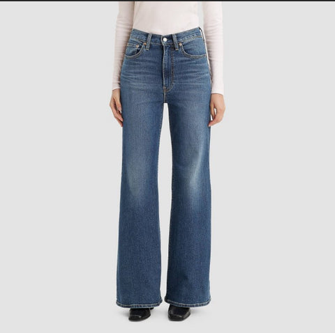 Levi's° Women's Ultra-High Rise Ribcage Flare Jeans - A NY Moment