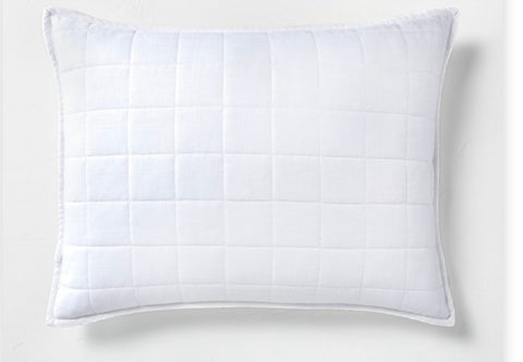 Standard Heavyweight Linen Blend Quilt
Pillow Sham White - Casaluna™